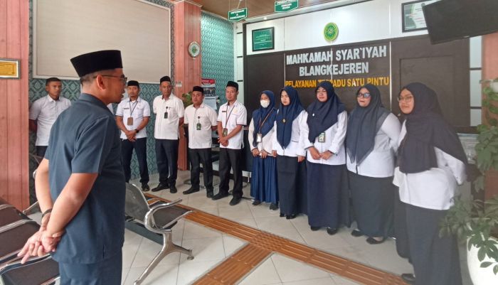 Briefing Pagi PTSP: Penegasan Peningkatan SKM dan Optimalisasi Layanan Elektronik